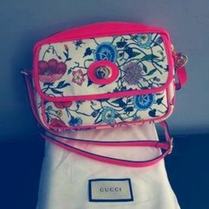 NWT GUCCI White Leather Flora Cross Body